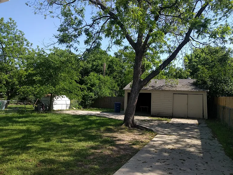 1542 W Craig Pl — Photo 14