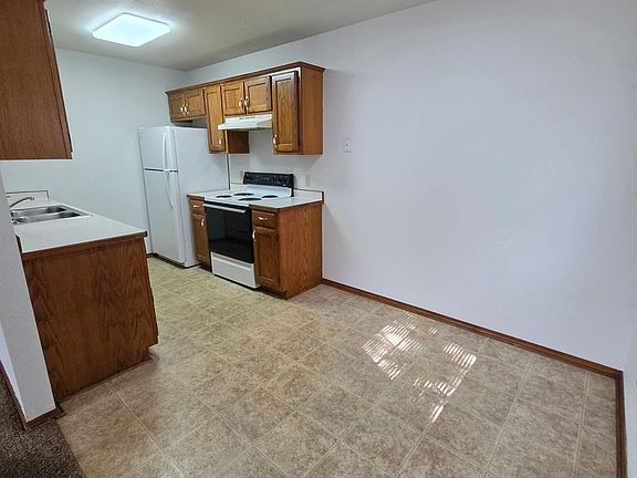 5th image of 1221 Peters Ave