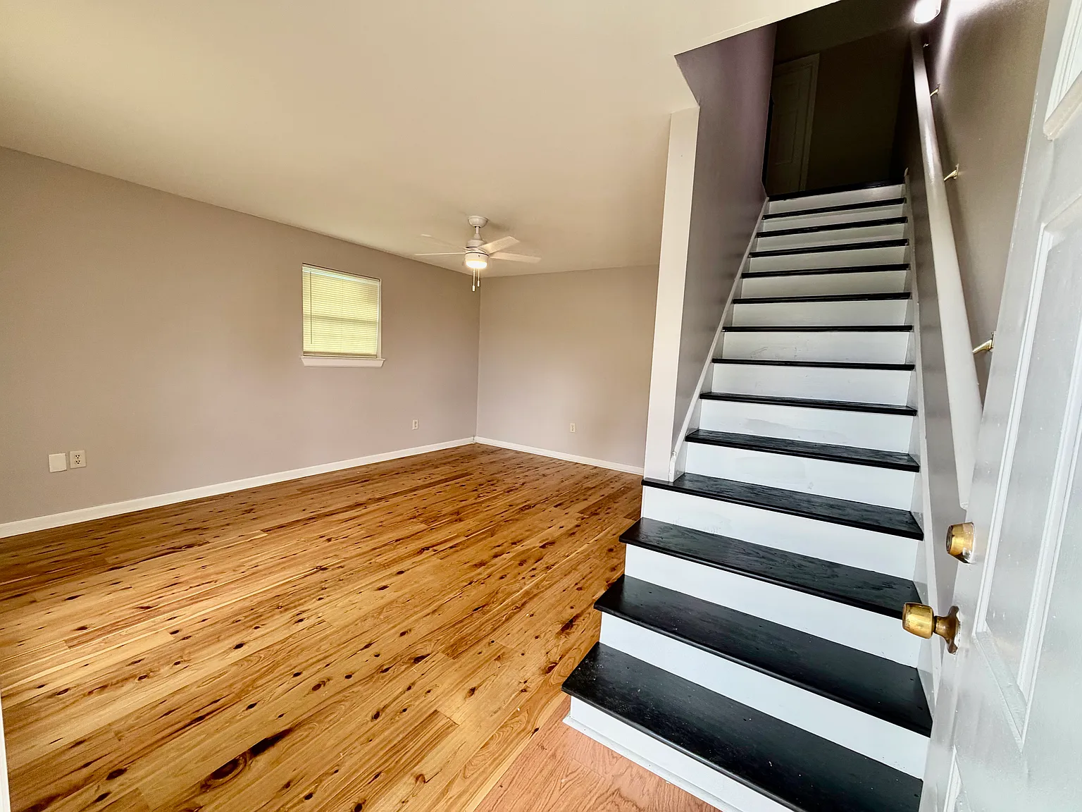 2 bed, 1.5 bath, 1100 sqft, $1,200 — Photo 2