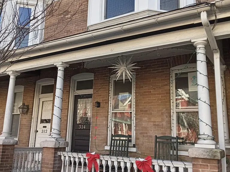 314 W Lemon St — Photo 1