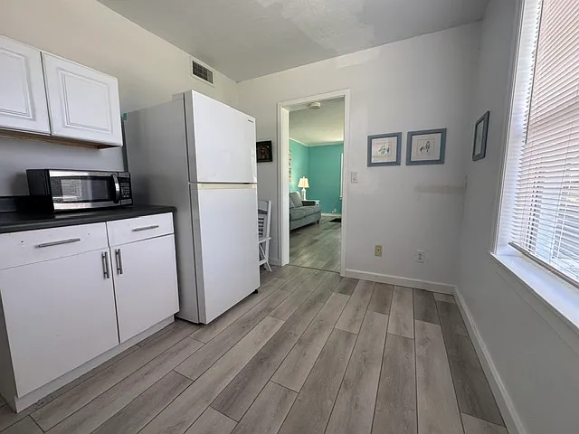 180 Harborview Dr — Photo 13
