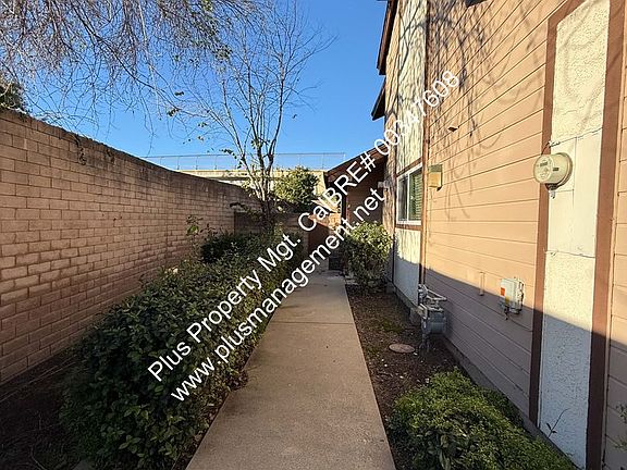 3rd image of 725 Tiffany Dr APT A-j