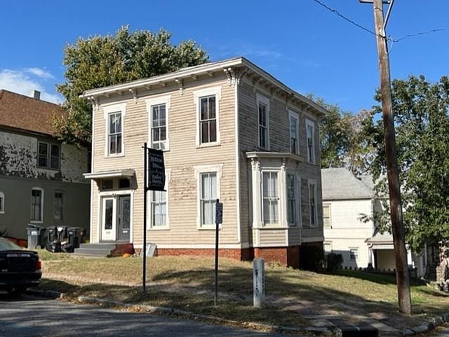 1st image of 1221-1223 Sylvanie St