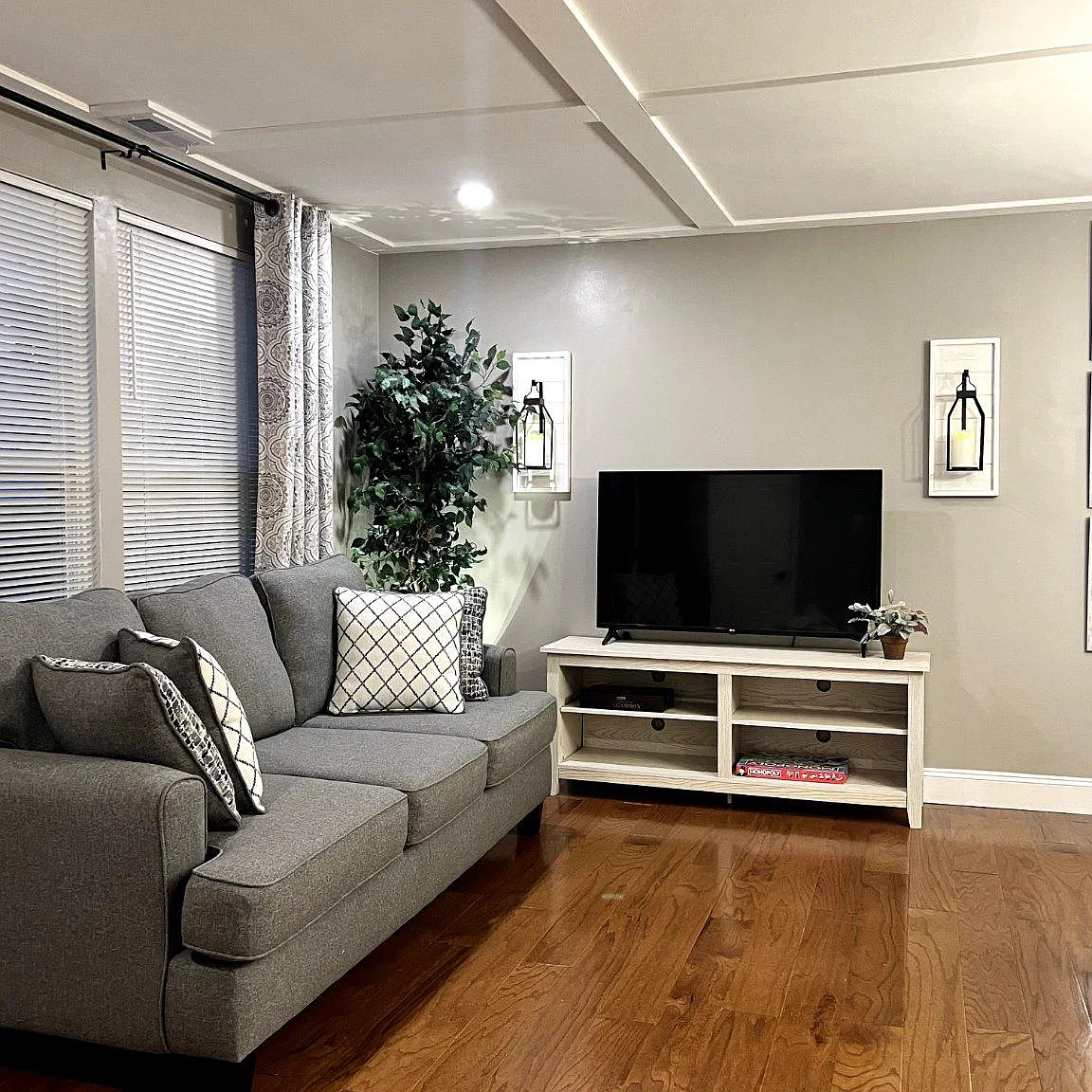 3 bed, 1.5 bath, 1140 sqft, $2,600 — Photo 2