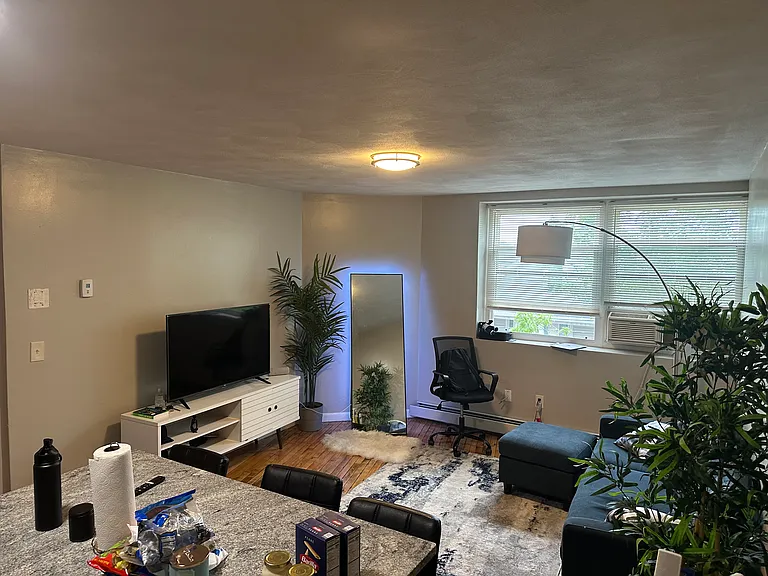 607 Charles St #8 — Photo 4