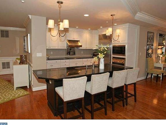 4th image of 1702 N Park Dr APT 34