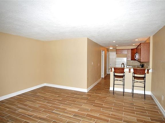 3rd image of 320 Lakeview St APT 317