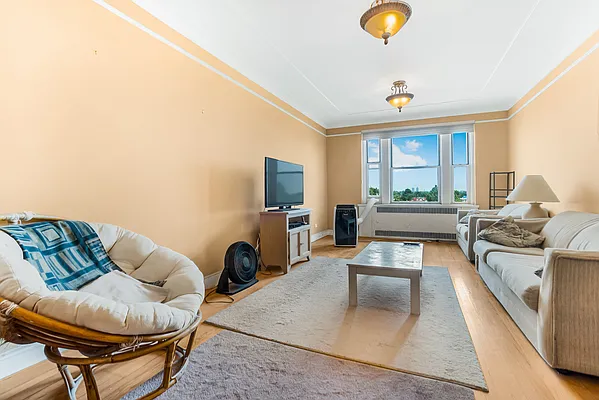 Sold by Compass | media 9