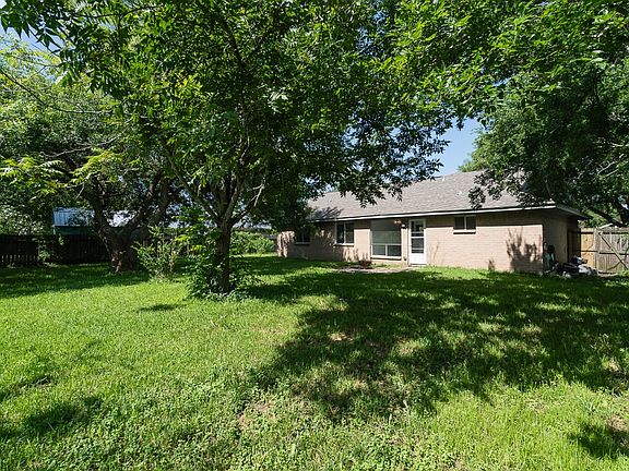3rd image of 5205 Winding Brook Dr