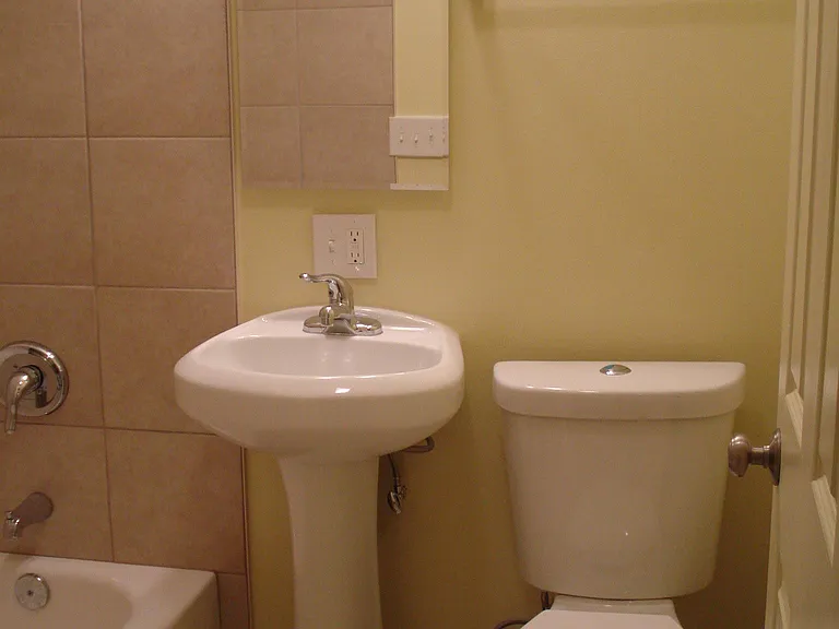 616 W Emerson St #B2 — Photo 4