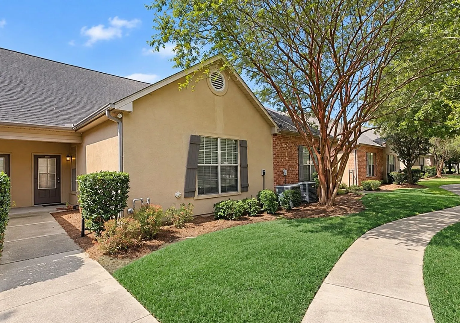 809 Summer Breeze Dr — Photo 1