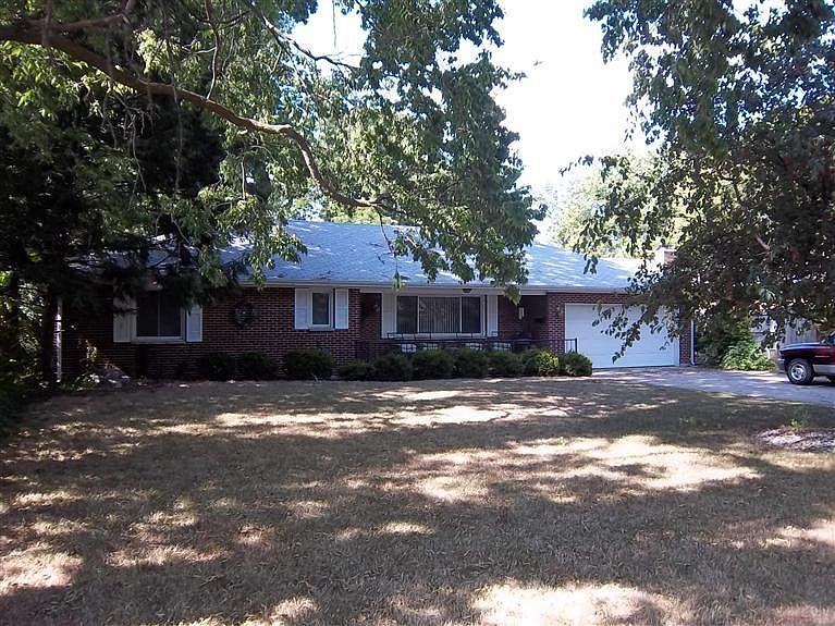 1st image of 315 Meadowgrove Dr