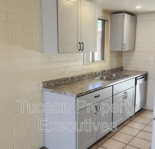 3131 N Treat Ave E — Photo 2