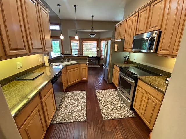 3 bed, 1988 sqft, $2,900 — Photo 4
