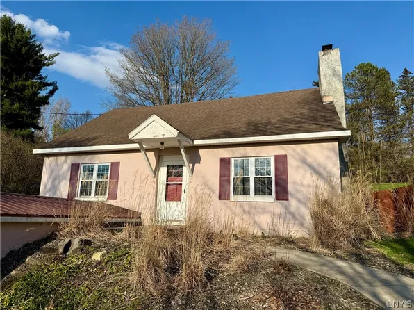 43 South St, Morrisville, NY 13408