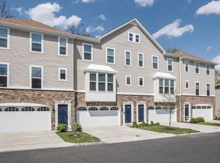 14 Regency Ct, Cherry Hill, NJ 08002