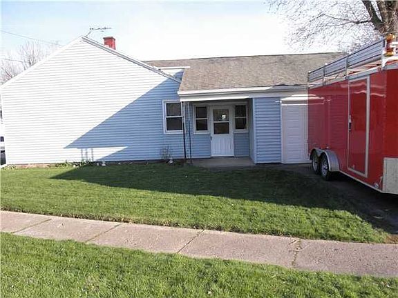 3rd image of 8 Starcrest Dr