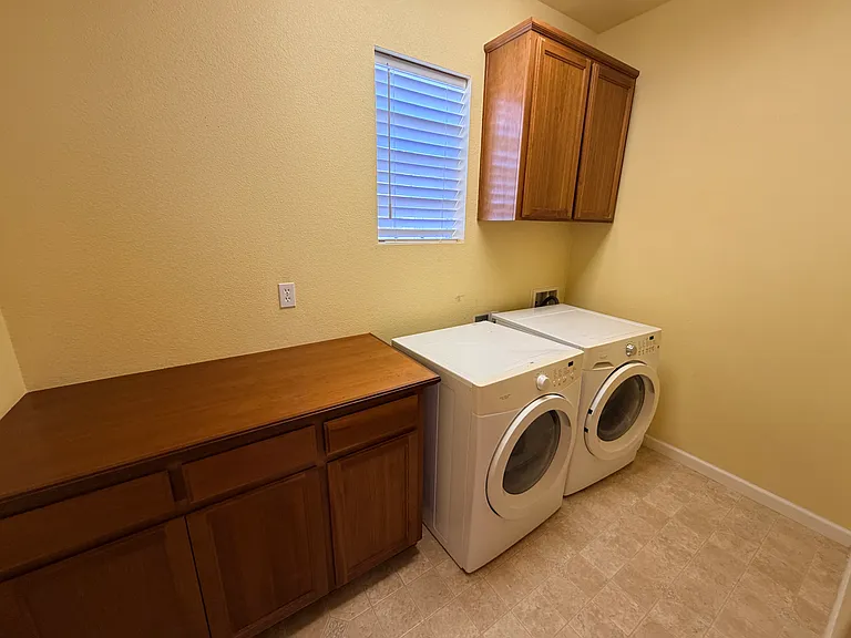 5780 Shadow Hill Dr — Photo 12