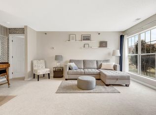 6145 Chasewood Pkwy APT 4, Minnetonka, MN 55343