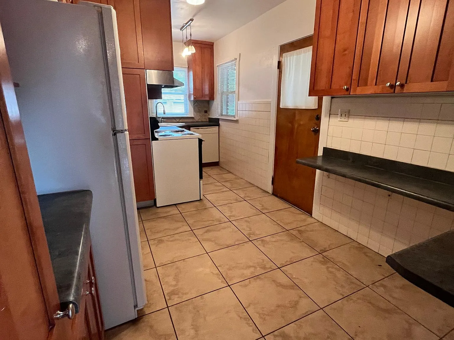 4 bed, 1600 sqft, $2,750 — Photo 3
