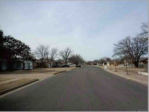 Exterior Neighborhood (street photo)