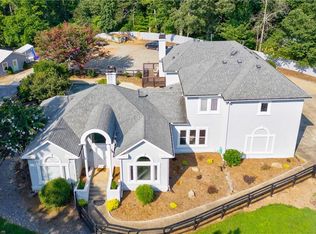 10785 Shallowford Rd, Roswell, GA 30075