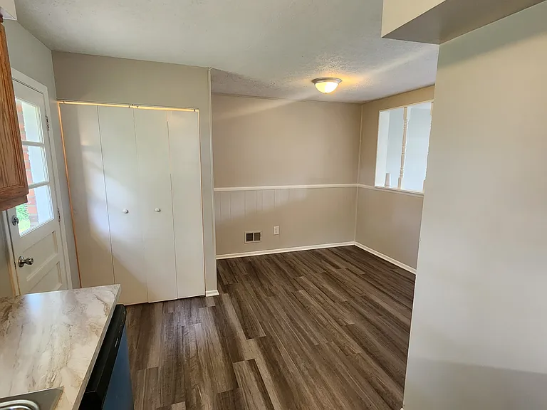 10210 Nola Dr — Photo 7