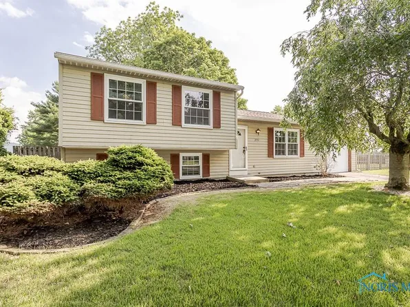 2551 Eden East Dr, Northwood, OH 43619