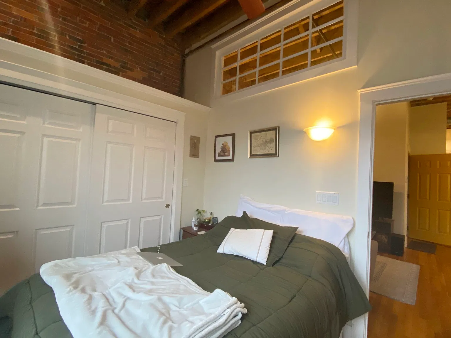 2 bed, 1.0 bath, 740 sqft, $3,200 — Photo 4
