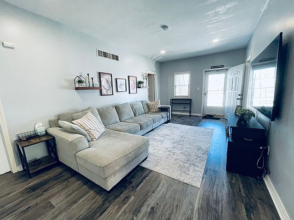 4th image of 430 S 1st Ave