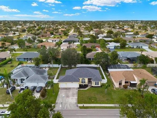 1726 Country Club Blvd, Cape Coral, FL 33990