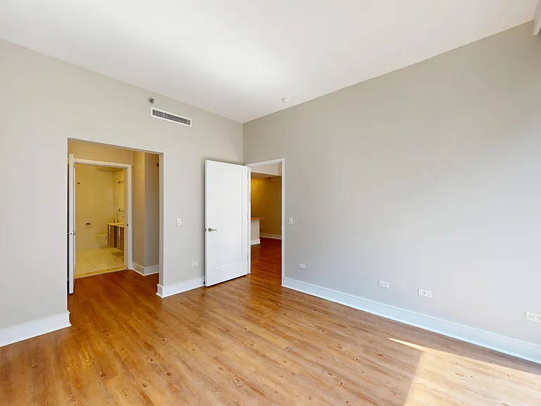 237 E 34th St #501 — Photo 5