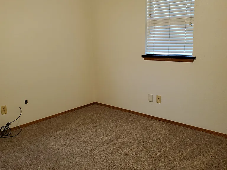 10904 N Lee Ave — Photo 8