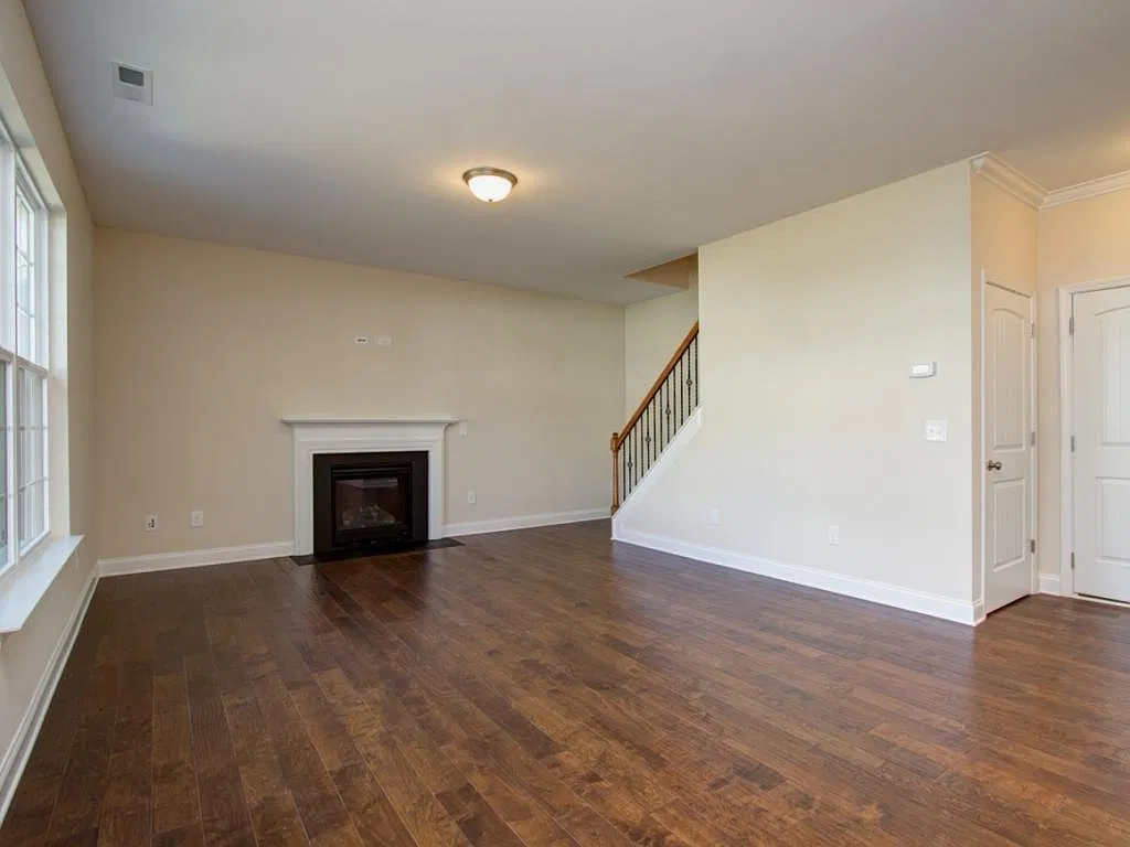 4 bed, 2.5 bath, 2011 sqft, $2,400 — Photo 4