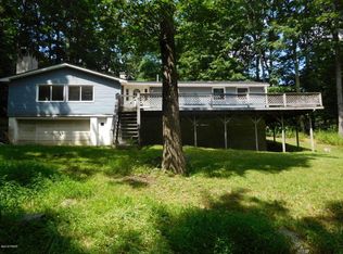 103 Hemlock Dr, Dingmans Ferry, PA 18328