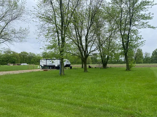 21166 Bunny Trl, Carlyle, IL 62231