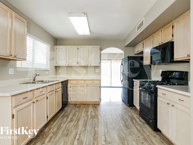7570 W Comet Ave — Photo 8