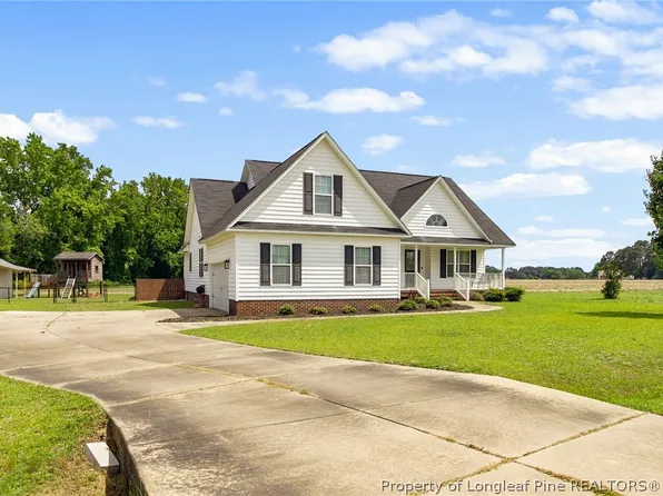 5616 Royal Pines Cir, Wade, NC 28395