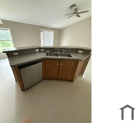 3 bed, 1376 sqft, $2,100 — Photo 4
