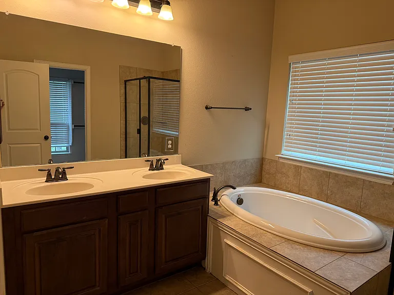 2701 Westpoint Dr — Photo 16