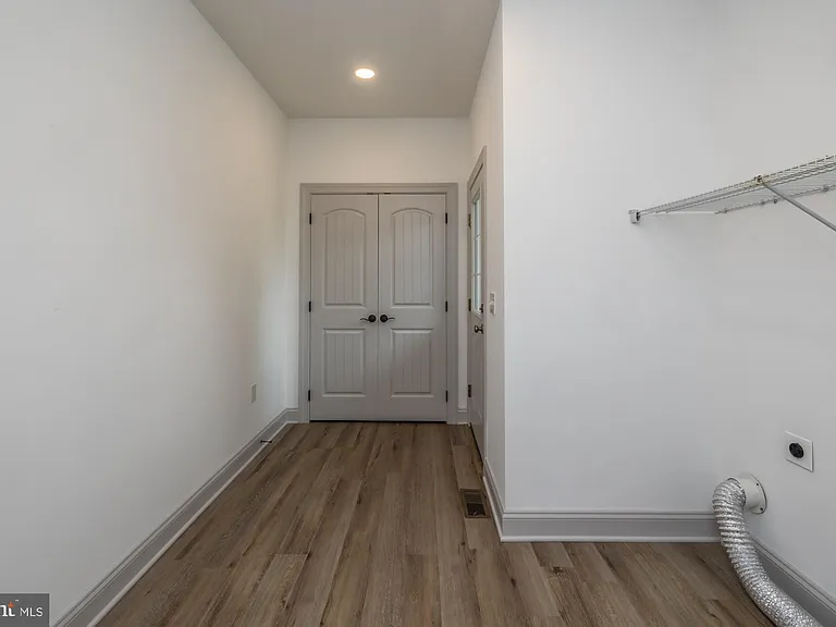 411 James St — Photo 29