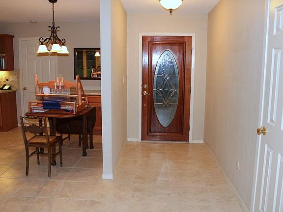 Entry peeking into the Breakfast area