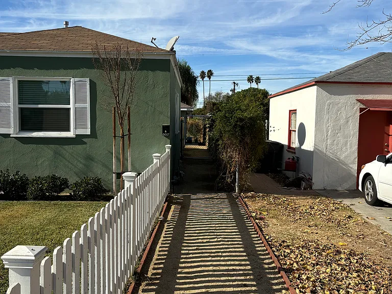 6667 Cumberland Ct — Photo 2