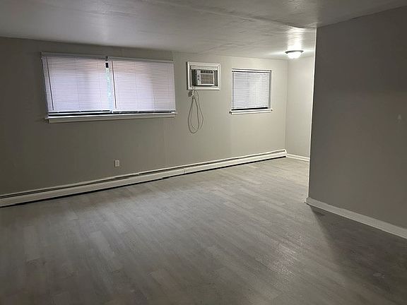4th image of 19 W Allens Ln APT 5