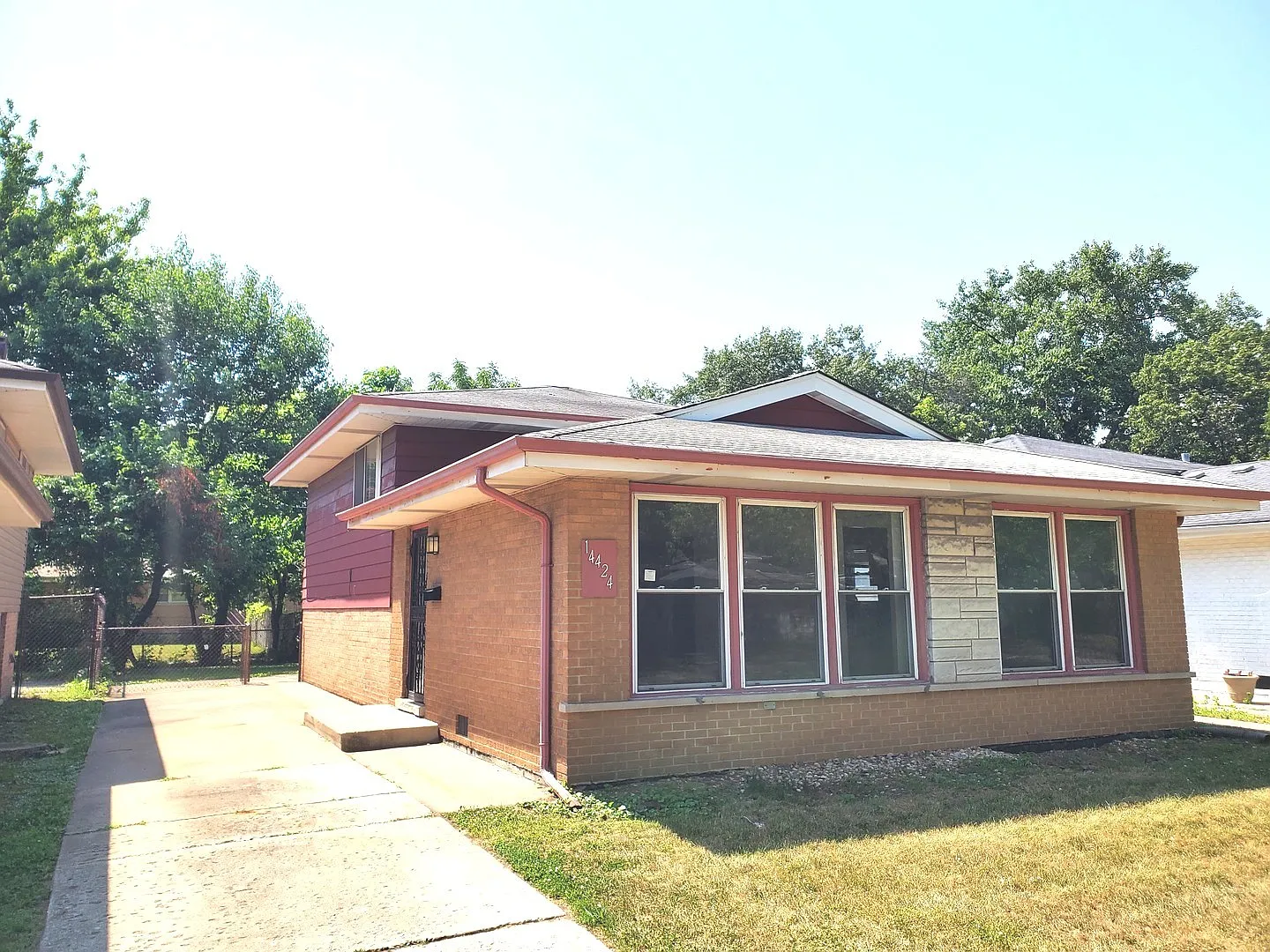 14424 Sanderson Ave photo 1