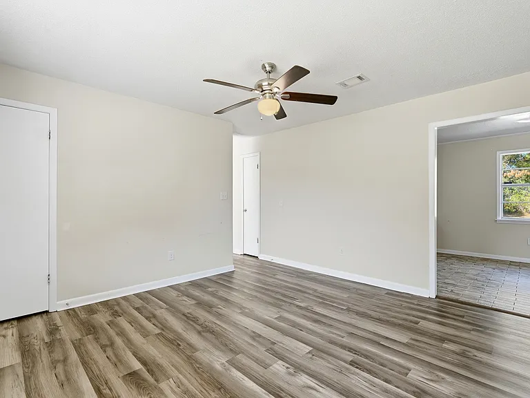 234 Deerwood Dr — Photo 8
