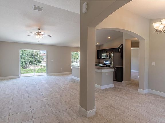 4th image of 1 Larch Ln