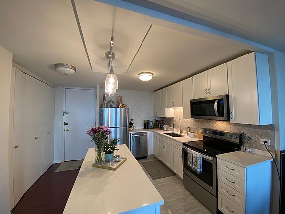 5th image of 1660 N La Salle St #2807