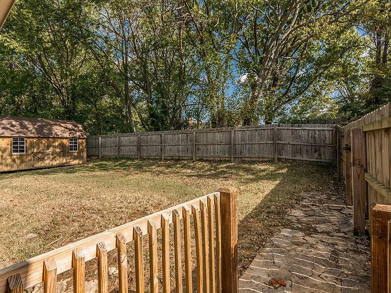 941 Belvedere Dr — Photo 4