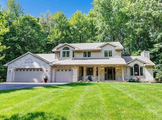 3304 Shady Ln, Suamico, WI 54173